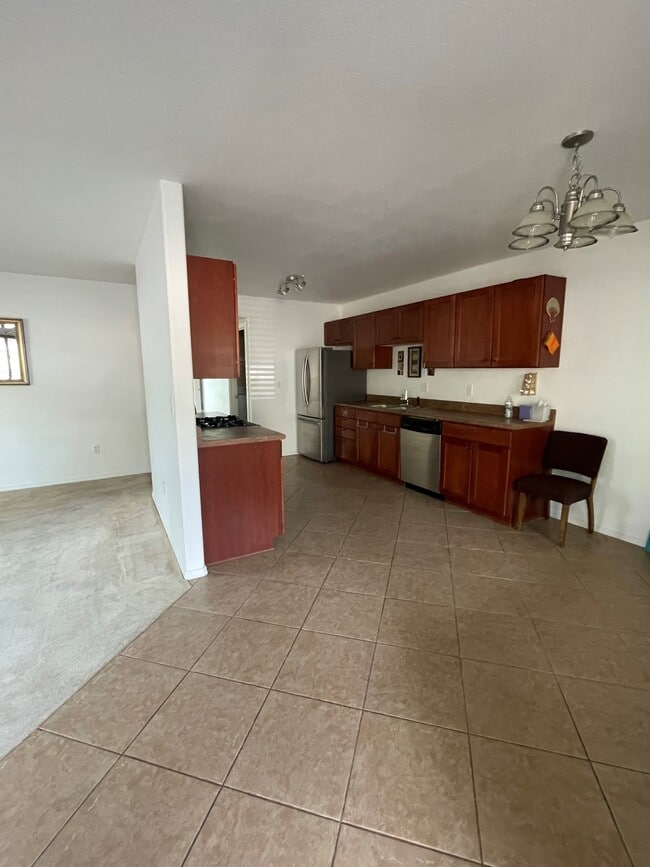 Building Photo - 1001 E Goodwin St