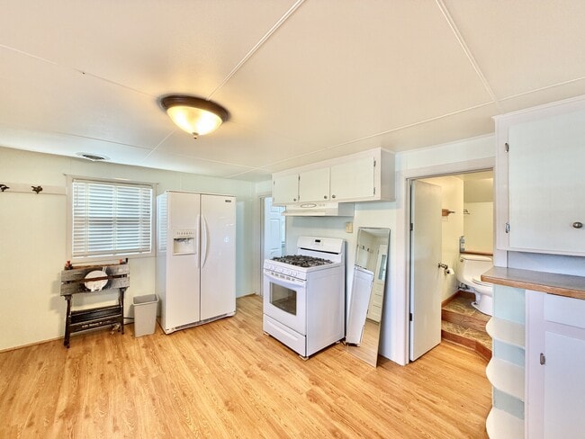 Building Photo - 2107 W Avalon Rd