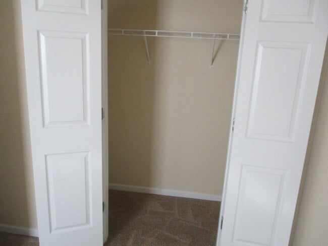 Building Photo - 222 Glade Ln