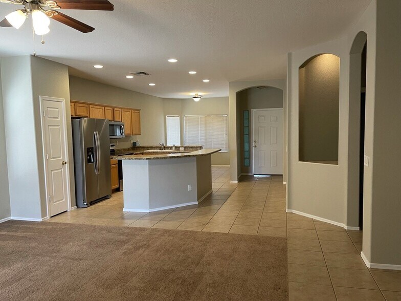 Building Photo - 14627 W Crocus Dr