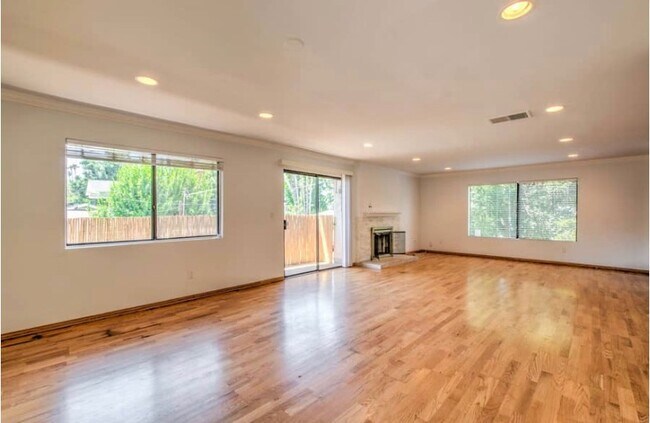 living room - 4257 Laurel Canyon Blvd