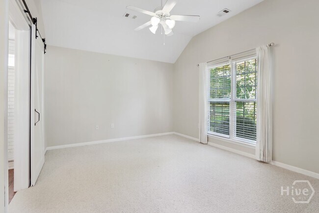 Building Photo - 120 Oak Ridge Cir