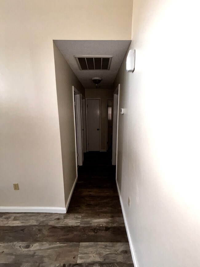 Building Photo - 1134 SE 3rd St