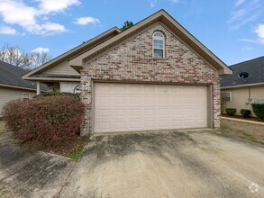 Building Photo - 1651 Spencer Dr