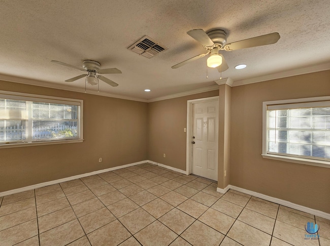 Building Photo - MANN#1325-1