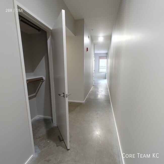 Building Photo - 3632 Gillham Rd