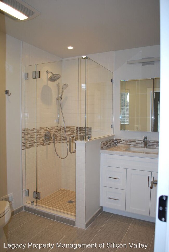 Building Photo - 4 br, 2 bath House - 1367 Bobolink Circle,