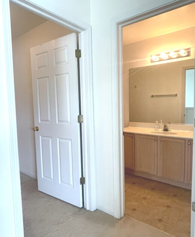 Building Photo - 1884 Fescue Dr