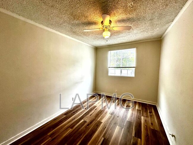 Building Photo - 612-614 N Poinsettia Pl