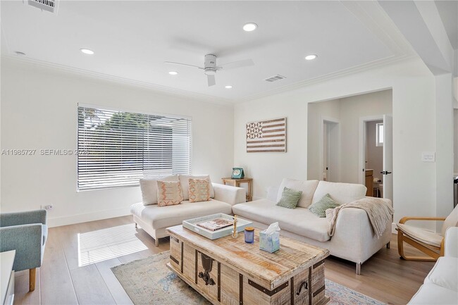 Building Photo - 10801 Peachtree Dr