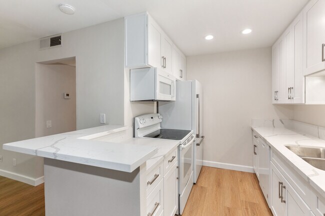 Building Photo - 6416 Friars Rd