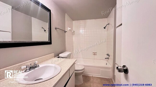 Building Photo - 3045 Park Ln