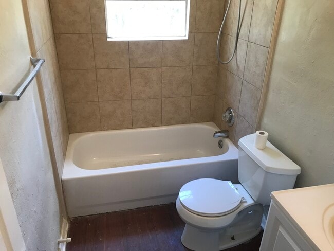 Building Photo - 448 S Redford Ln