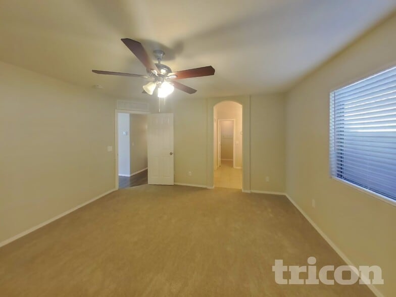 Building Photo - 818 E Tucci St