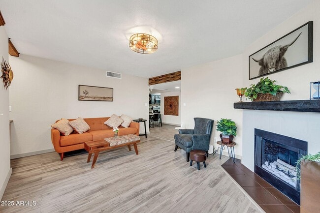 Building Photo - 8787 E Mountain View Rd