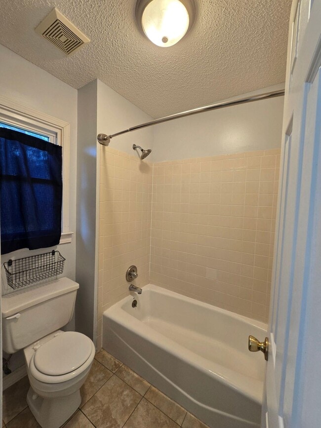 Building Photo - 2660 Nicholson Dr