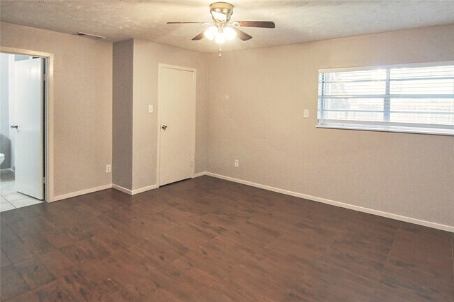 Building Photo - 3202 Birch Creek Dr