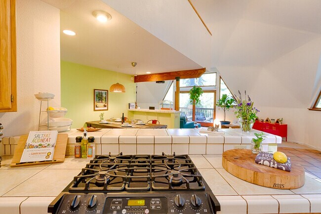 Building Photo - 18 Huckleberry Heights