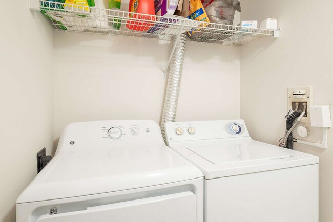 Building Photo - 677-679 Washington Street-SI ID1322145P