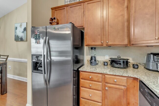 Building Photo - 124 Gallery Dr