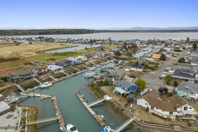 Building Photo - 4132 Matia Dr