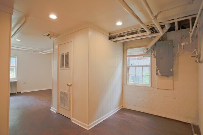 Building Photo - 8br Single Family Home on 14th St NW  (MIN...