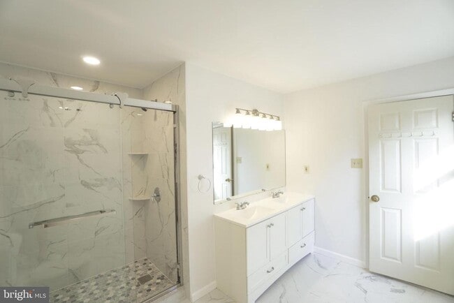 Building Photo - 1379 Gwynedale Way