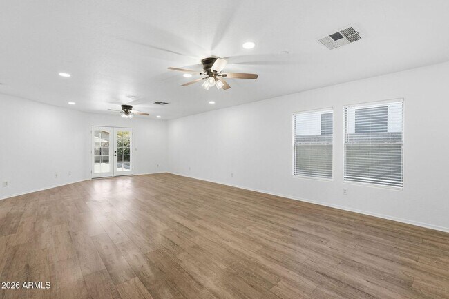 Building Photo - 45542 W Guilder Ave