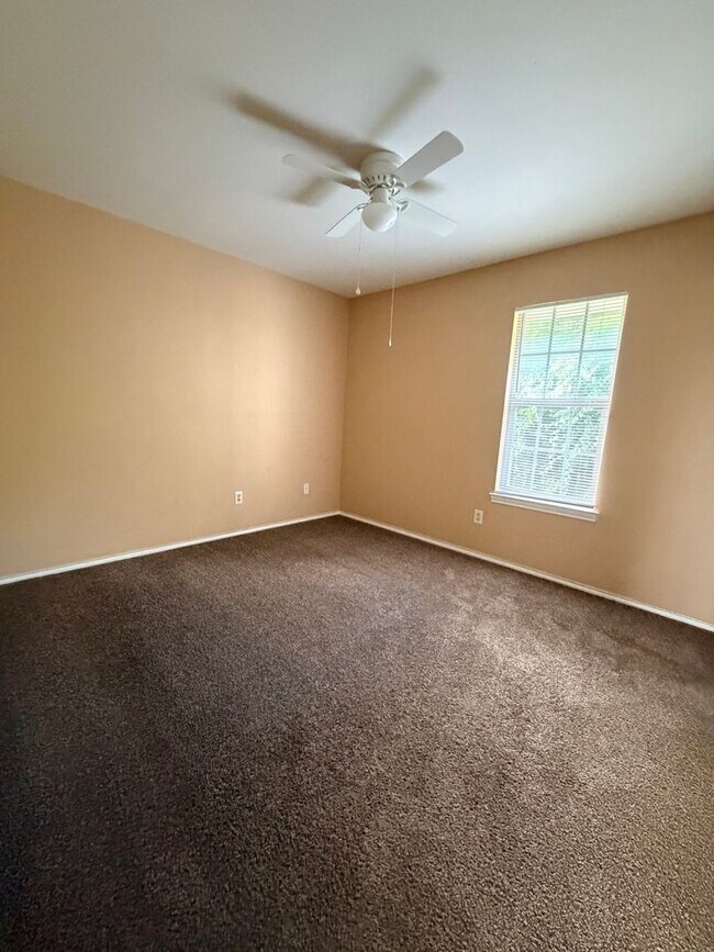 Building Photo - 5703 Redstone Dr