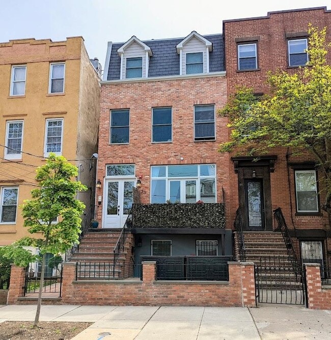 Building Photo - 33 Waverly St