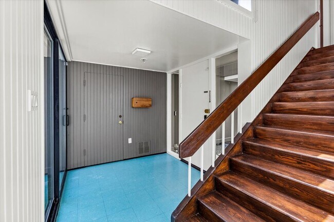 Building Photo - 1310 Harbor View Dr