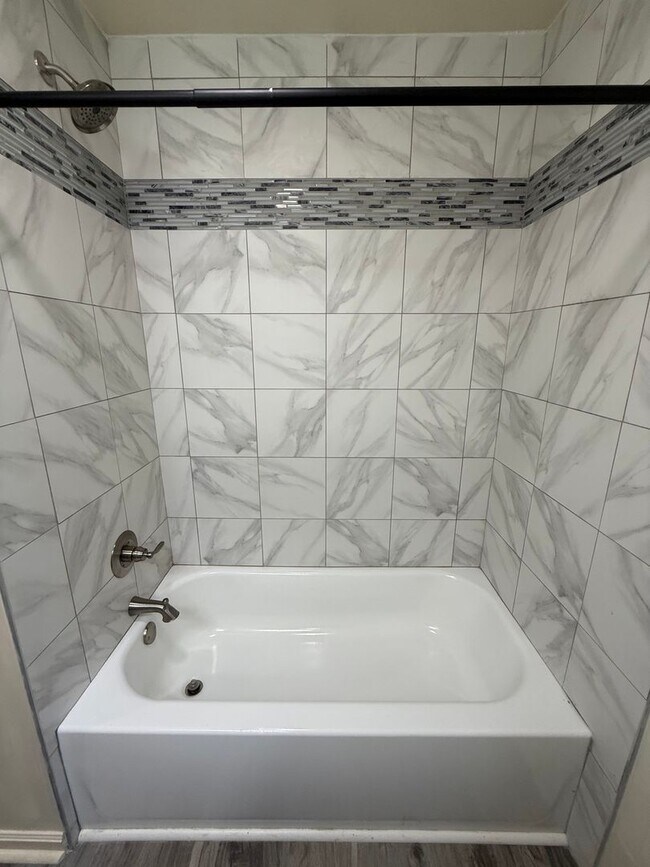 Building Photo - Spacious 3 Bedroom Home – East Side Athens