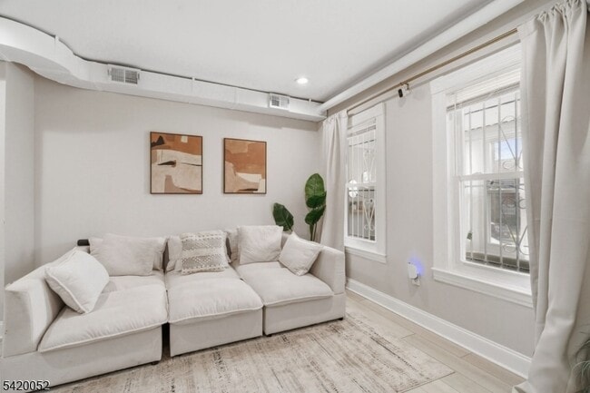 Building Photo - 87 Madison Ave