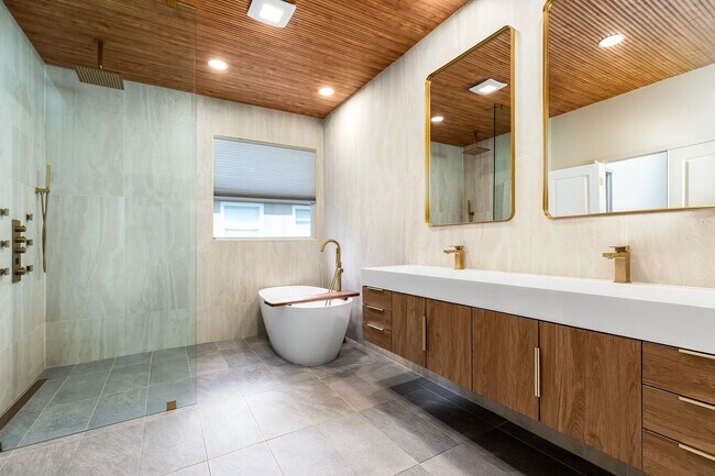 Building Photo - 3961 Knott Dr
