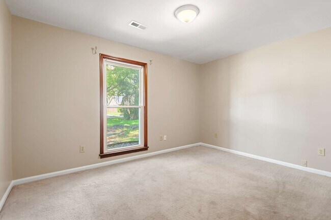 Building Photo - 617 Longleaf Rd