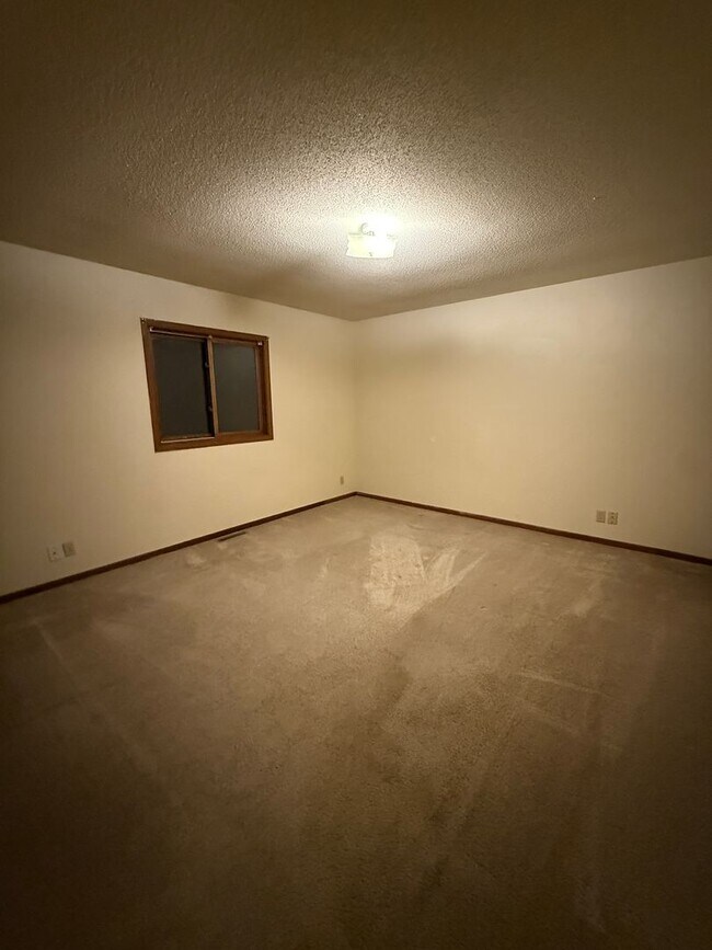 Building Photo - PP - 14 - Grandview Ave