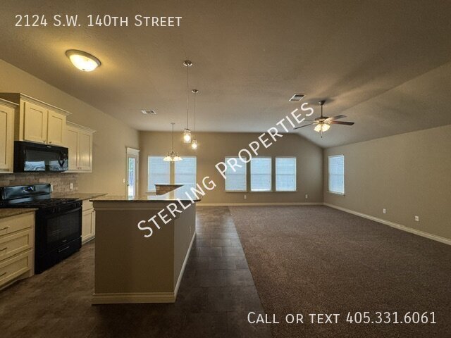 Building Photo - 2124 SW 140th St