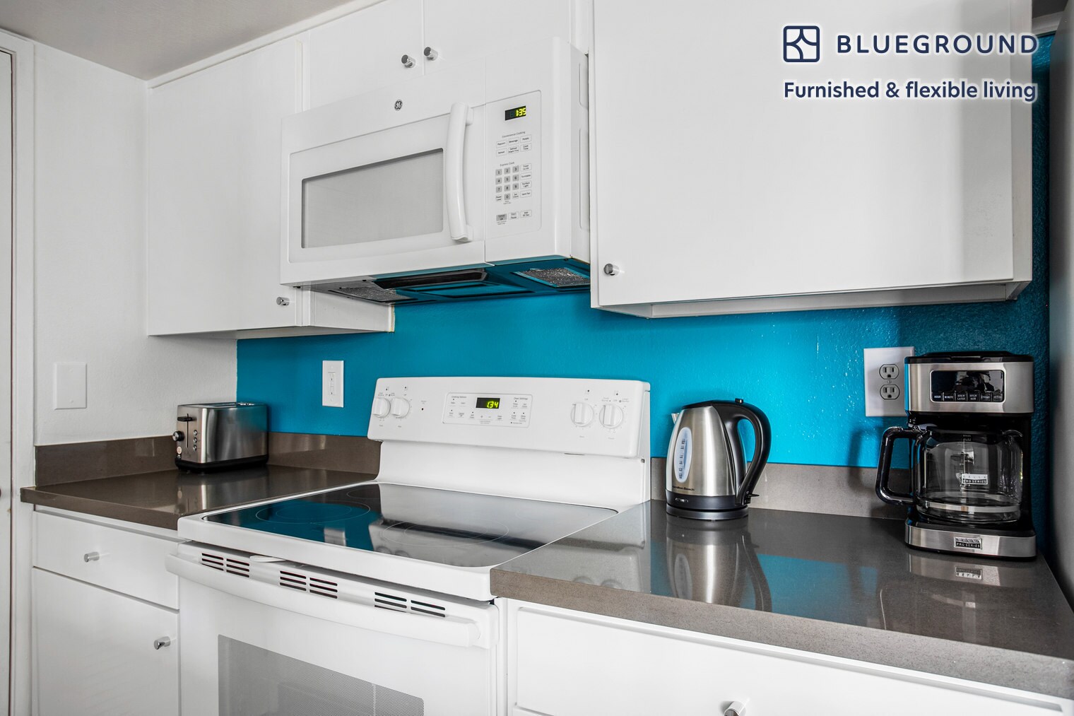 Building Photo - 10989 Bluffside Dr