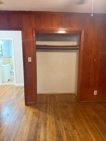 Building Photo - 196 E Salem Dr