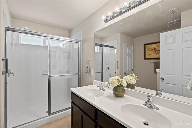 Building Photo - 33 Kika De La Garza St