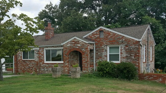 Building Photo - 508 Oakcrest Rd