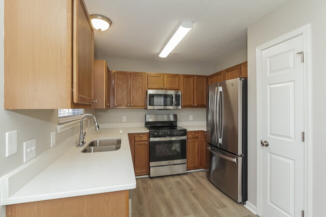 Building Photo - 707 Almora Dr