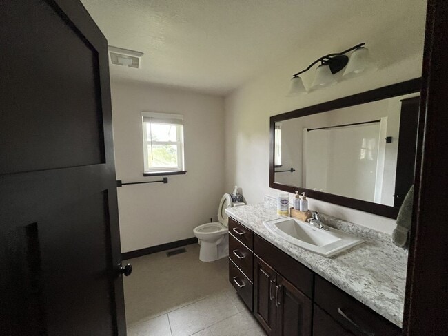 Building Photo - 4948 Waylon St