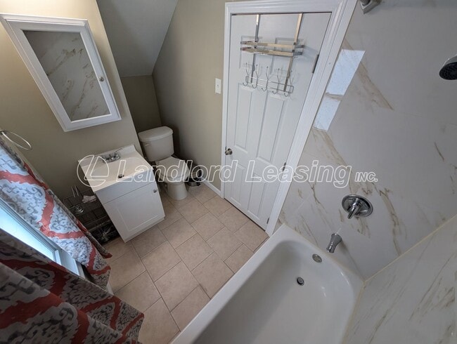 Building Photo - Updated 3-Bedroom Home with Private Upper Suite & Detached Garage