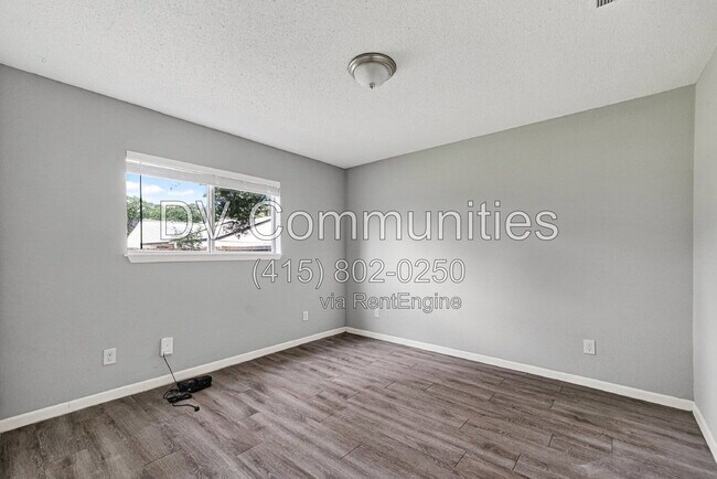 Building Photo - 16835 S Lighthouse Dr