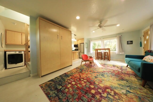 Building Photo - Artsy Studio in Westhaven with Attic Bedroom
