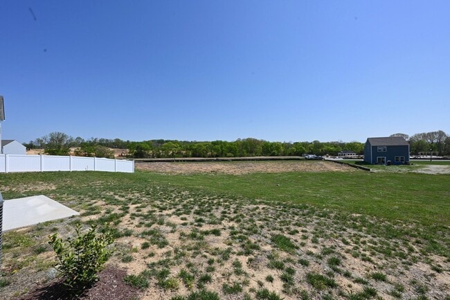 Building Photo - **RARE FIND: LIKE NEW, ONE-OWNER, 5-BED, 3-BATH HOME BUILT IN 2025 IN A NEIGHBORHOOD WITH RESORT-...