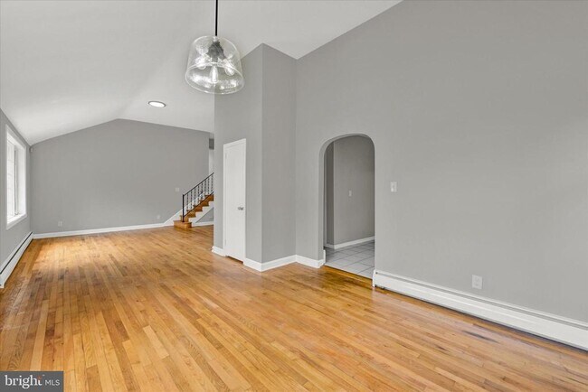 Building Photo - 260 Paradise Rd