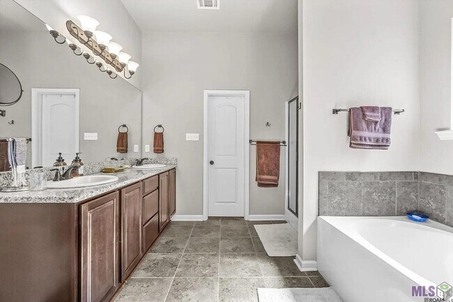 Building Photo - 8624 Arabella Ave