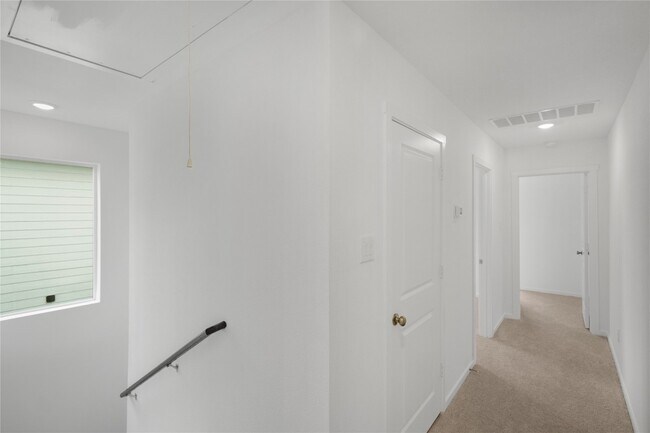 Building Photo - 725 Wagtail Dr